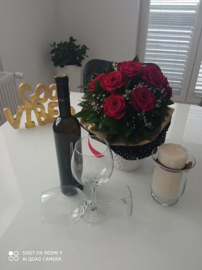 Apartman Carpe Diem Sutomiscica Bagian luar foto